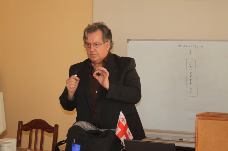 Lecture-Sessions on Operative and Strategic Management by Prof. Marc Ferdinand Potiko 